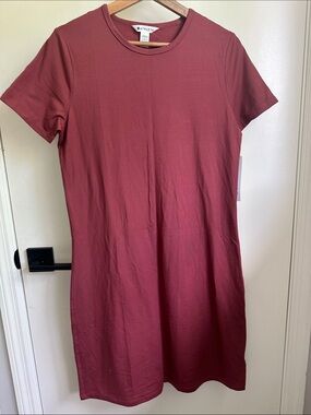 NWT Athleta Short Sleeve Crewneck Dress in Rosewood Size Small